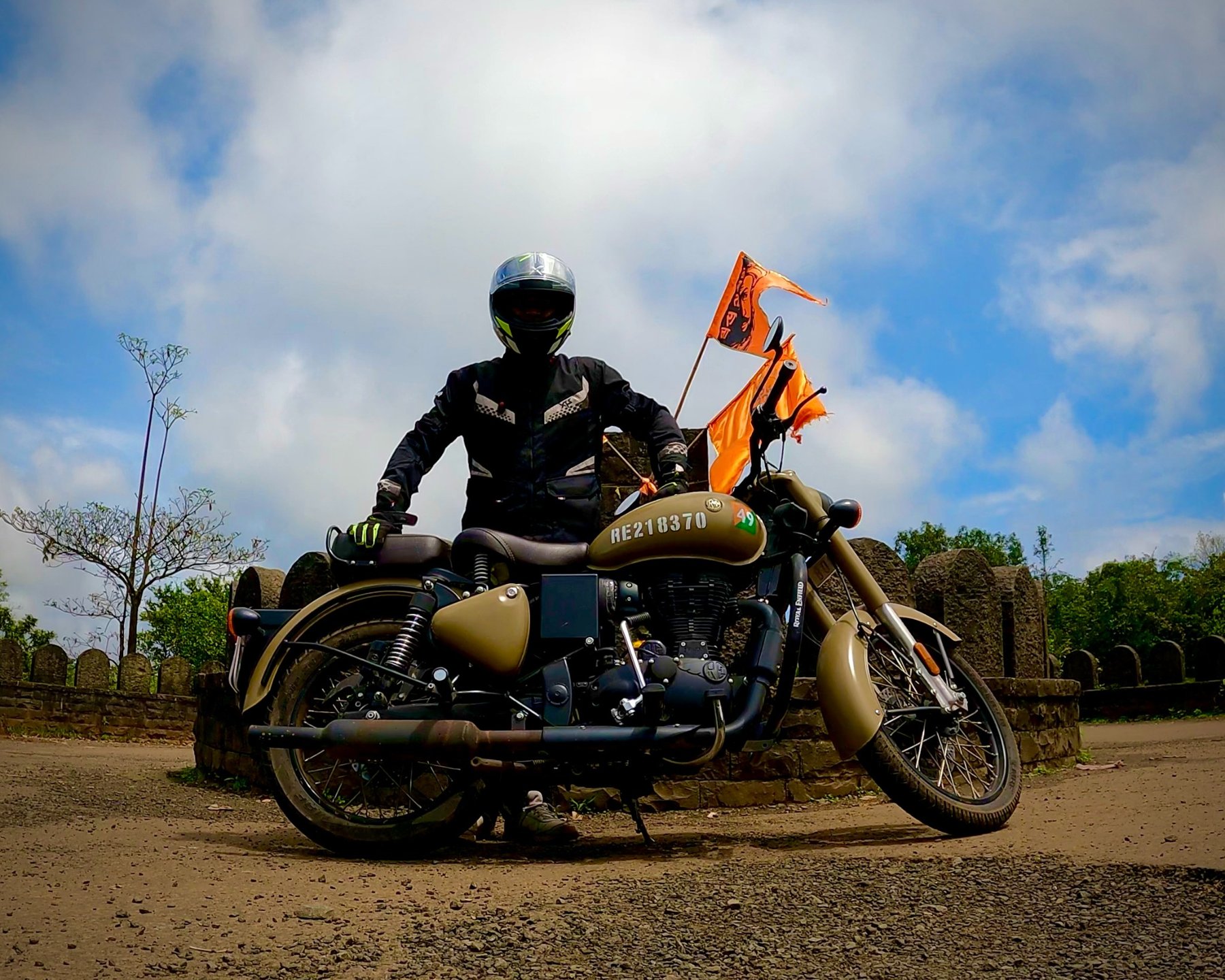 Canyon road — rocky cliffs, Classic 350